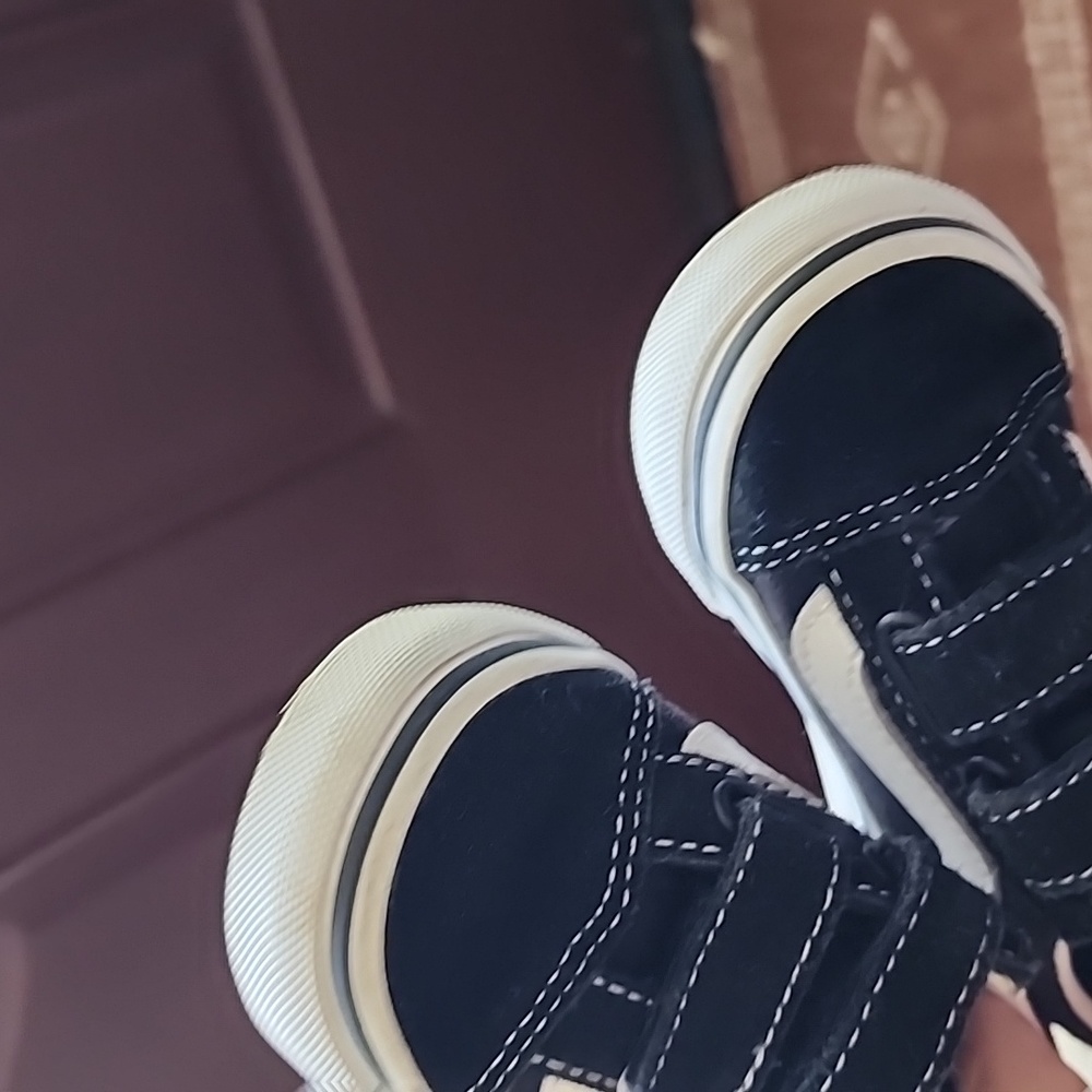 Vans - Picture 3 of 7